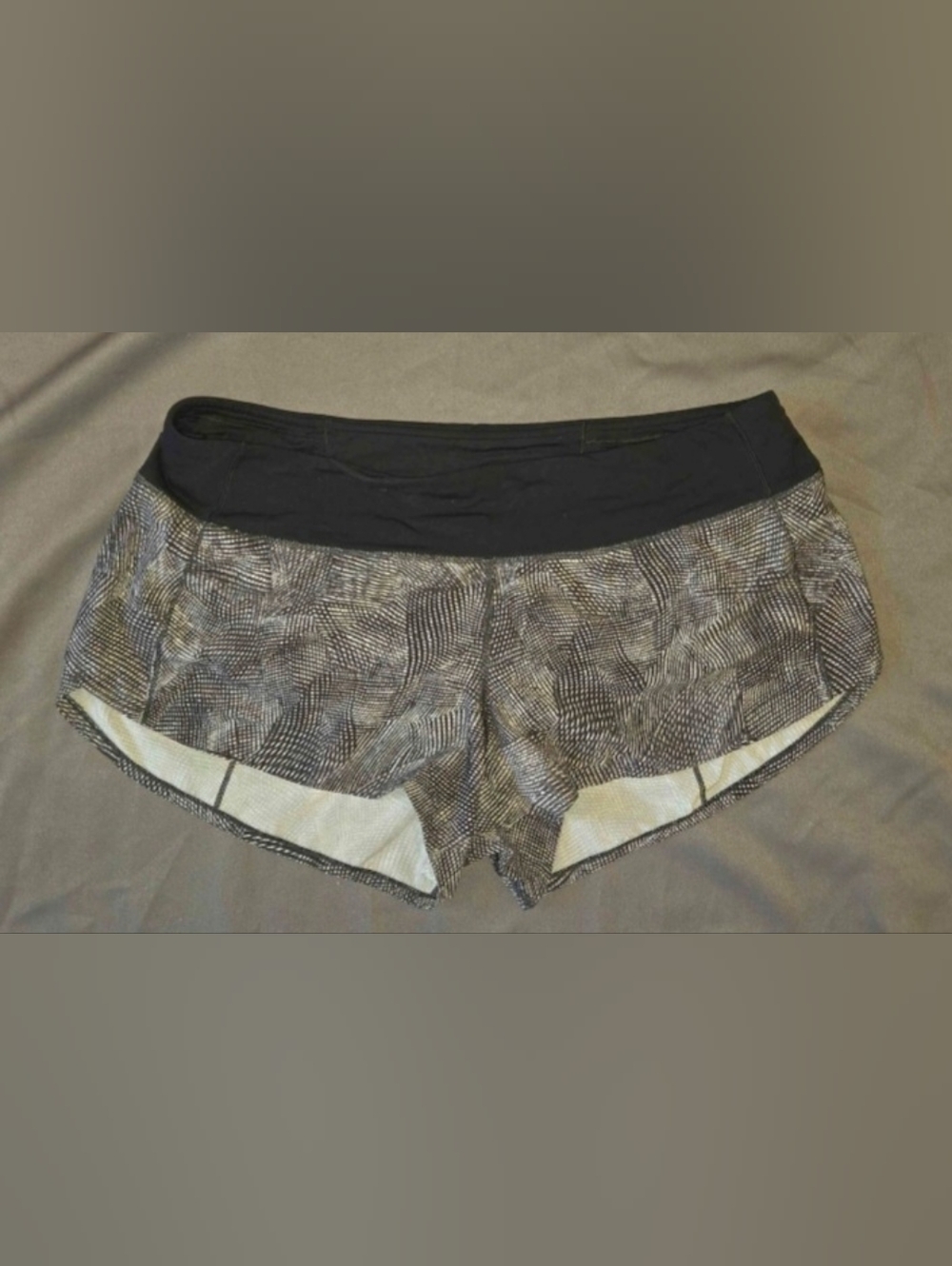 Lululemon Speed Up Shorts – Size 10 (Black/Gray Pattern) - Picture 3 of 7